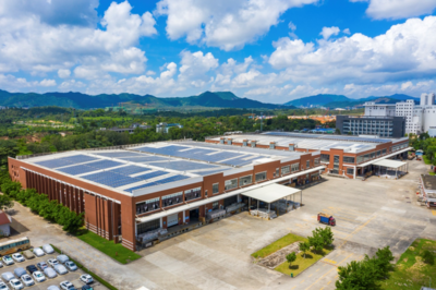 榮耀上榜，實(shí)力領(lǐng)航 勵(lì)致家私攬獲“辦公家具十大領(lǐng)軍品牌”等十項(xiàng)大獎(jiǎng)，引領(lǐng)環(huán)保產(chǎn)品研發(fā)與銷售新風(fēng)尚